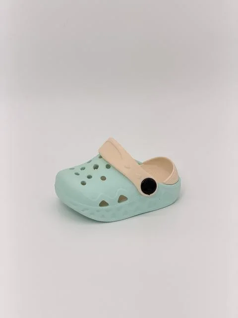 KING CROSS Infantil Bicolor, color Verde y Crema — ojota infantil bicolor con dije