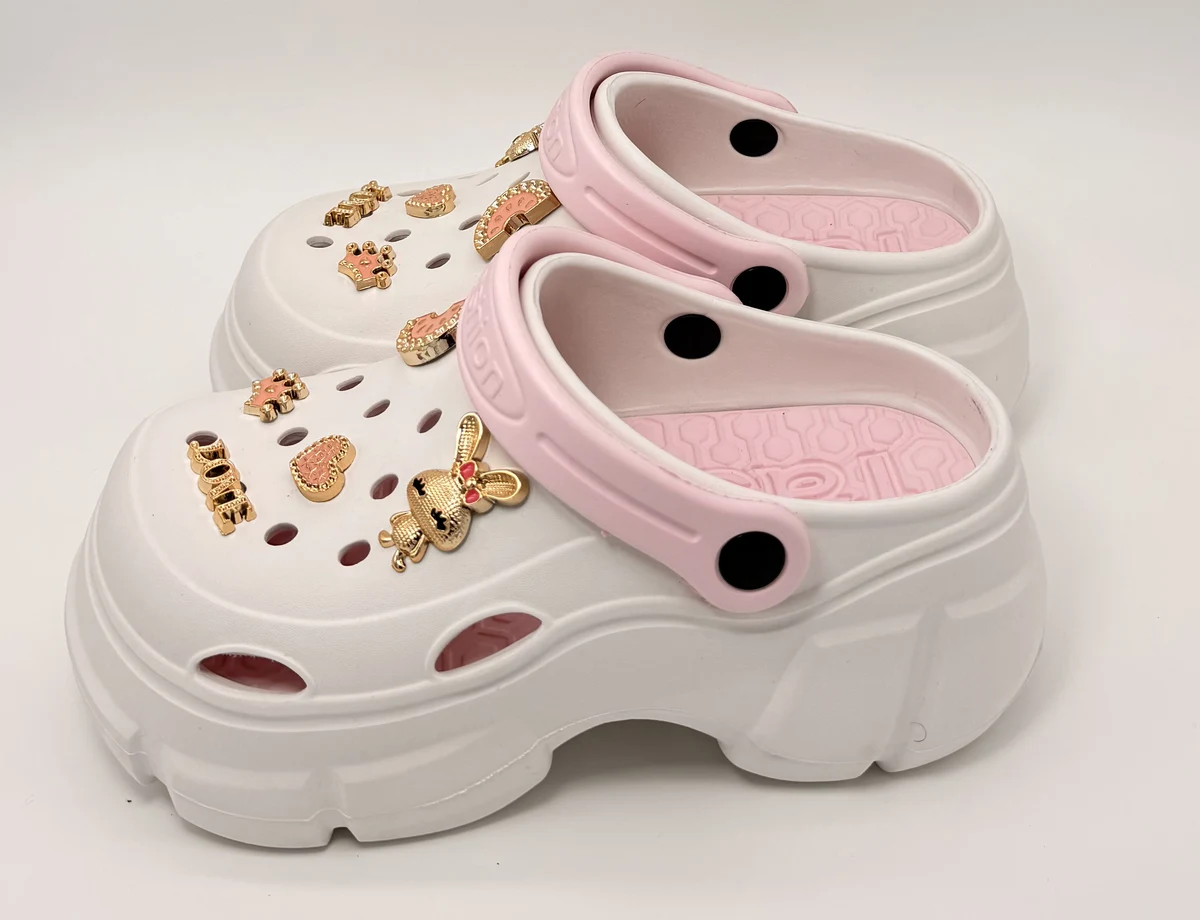 KING CROSS Fashion, color Hueso y Rosa — ojota con dijes y charms