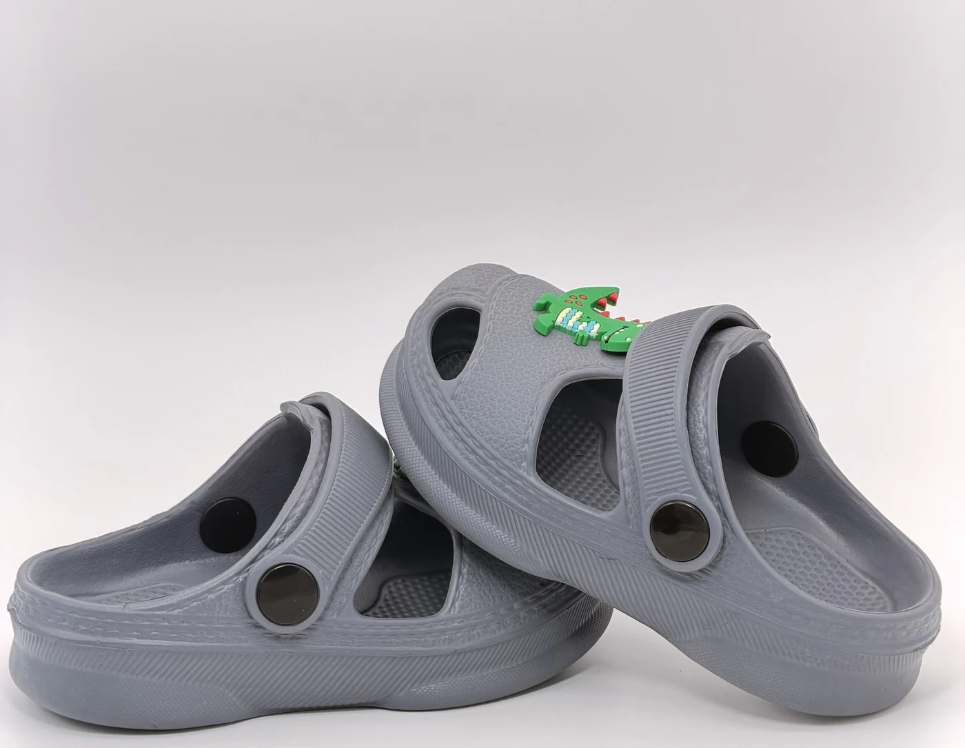 KING CROSS Franciscanas, color Gris Topo — ojota infantil con dije